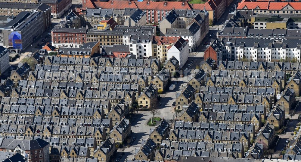 Kopenhagen from above - Residential area a row house settlement Osterbrogade - Kildevaeldsgade in Copenhagen in Region Hovedstaden, Denmark