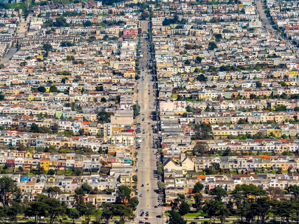 San Francisco from the bird's eye view: Residential area a row house settlement Outer Richond and Balboa Street, Cabrillo Street and Fulton Street in San Francisco in California, USA