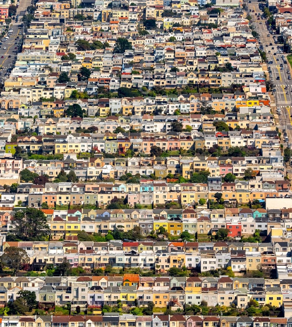 San Francisco from the bird's eye view: Residential area a row house settlement Outer Richond and Balboa Street, Cabrillo Street and Fulton Street in San Francisco in California, USA