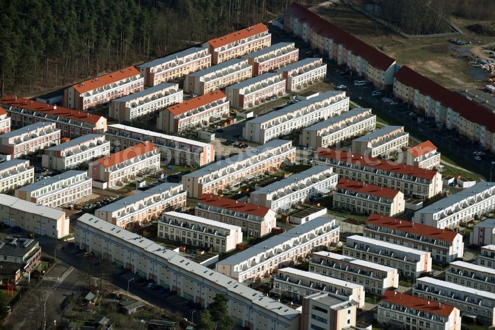 Aerial image Feucht - Residential area a row house settlement „ParkSide“ Am Reichswald in Feucht in the state Bavaria