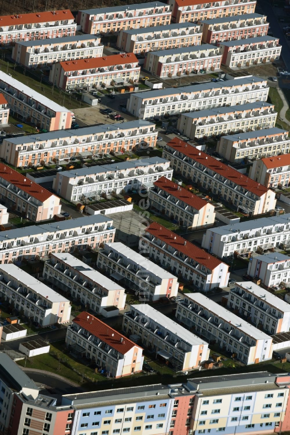 Aerial photograph Feucht - Residential area a row house settlement „ParkSide“ Am Reichswald in Feucht in the state Bavaria