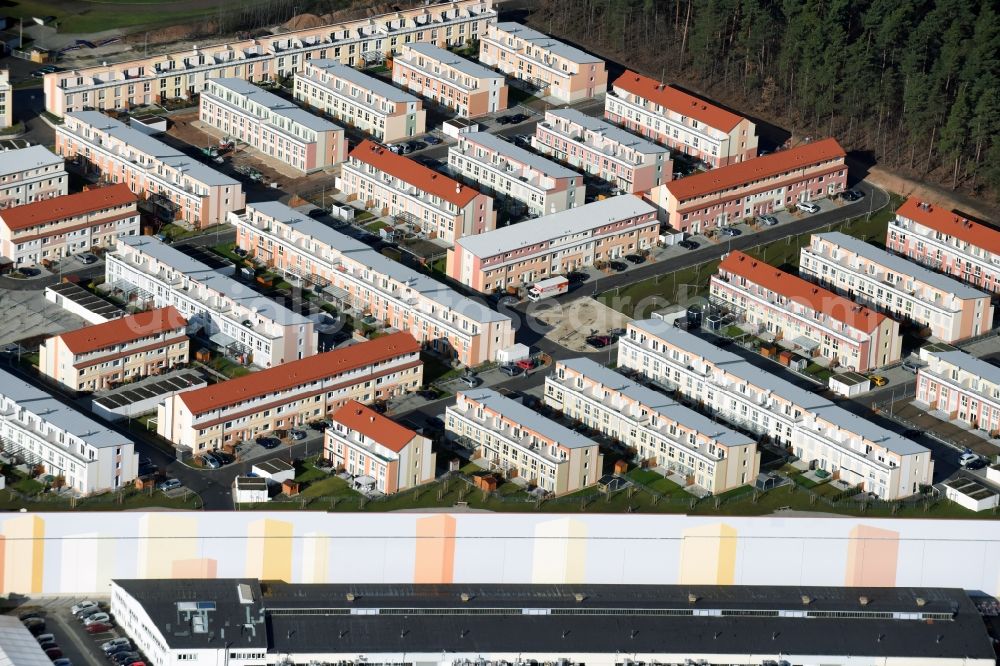 Feucht from the bird's eye view: Residential area a row house settlement „ParkSide“ Am Reichswald in Feucht in the state Bavaria