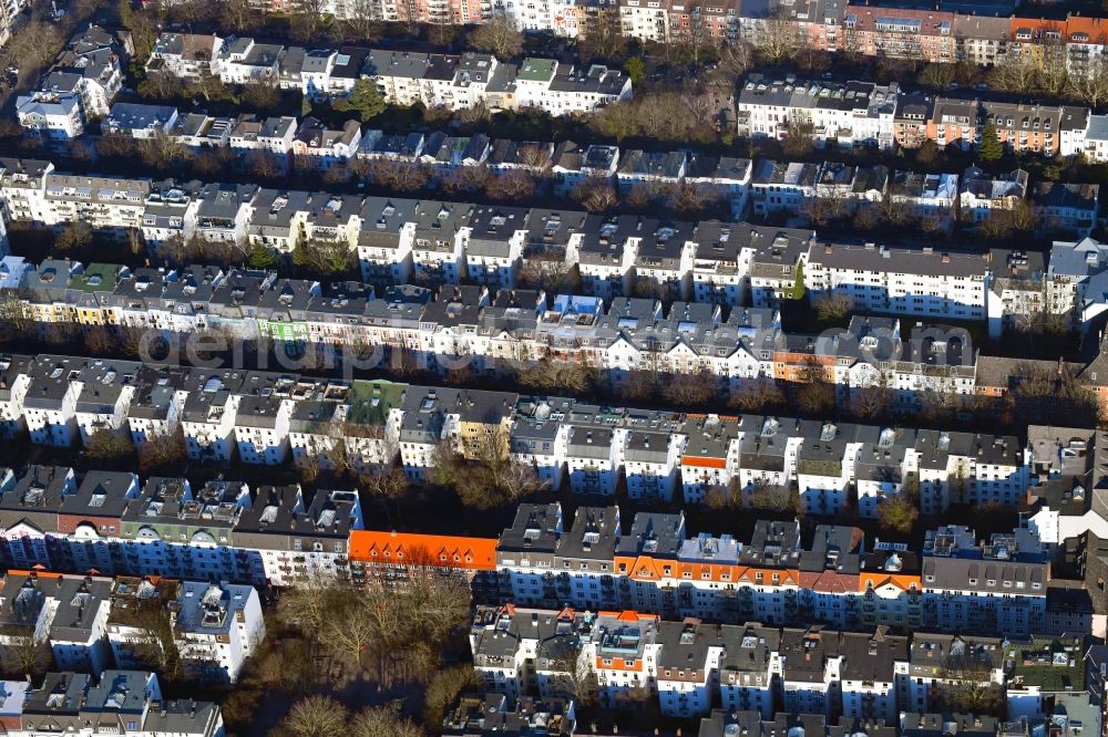 Aerial image Hamburg - Residential area a row house settlement Roonstrasse - Kottwitzstrasse - Gneisenaustrasse in the district Hoheluft-West in Hamburg, Germany