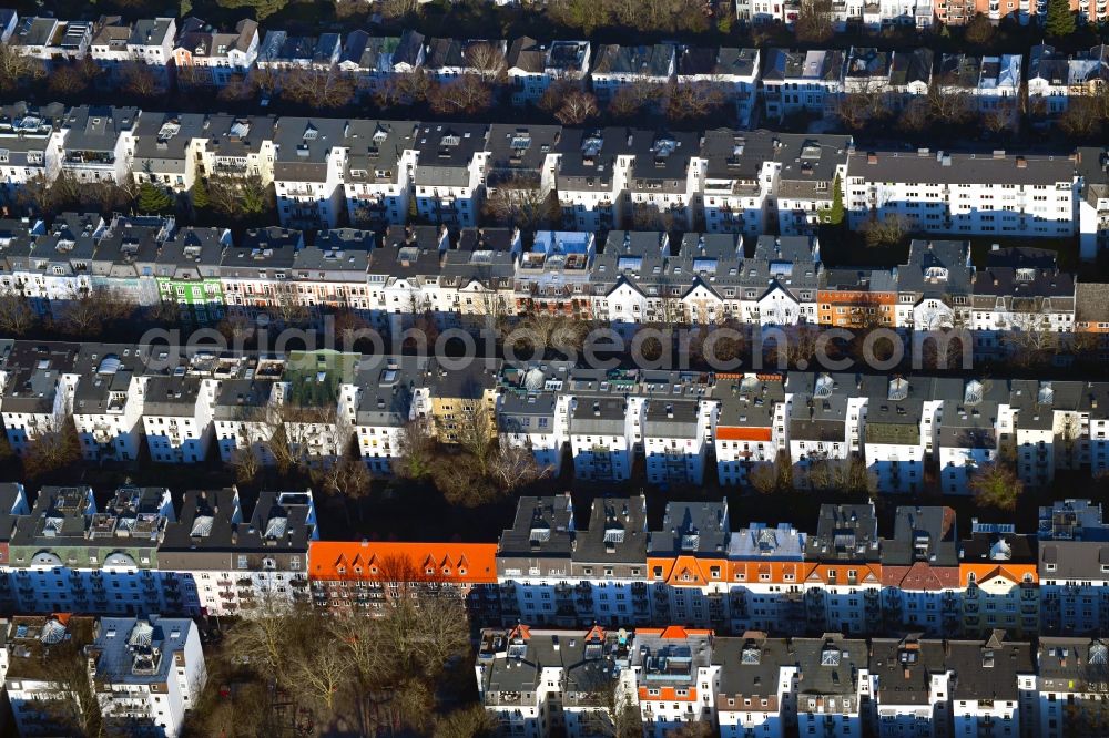 Hamburg from above - Residential area a row house settlement Roonstrasse - Kottwitzstrasse - Gneisenaustrasse in the district Hoheluft-West in Hamburg, Germany