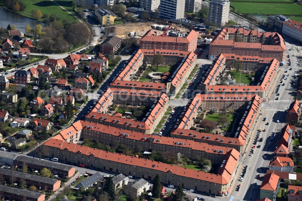 Aerial image Kopenhagen - Residential area a row house settlement Sandbygardvej in the district Bronshoj in Copenhagen in Region Hovedstaden, Denmark