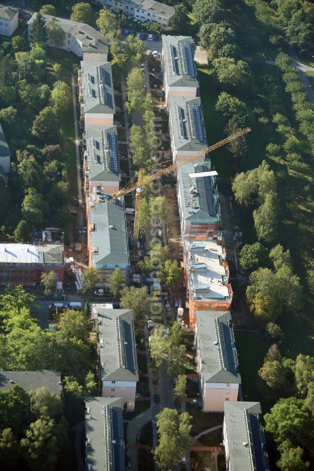 Berlin from the bird's eye view: Residential area a row house settlement Schwelmer Strasse destrict Lichterfelde in Berlin