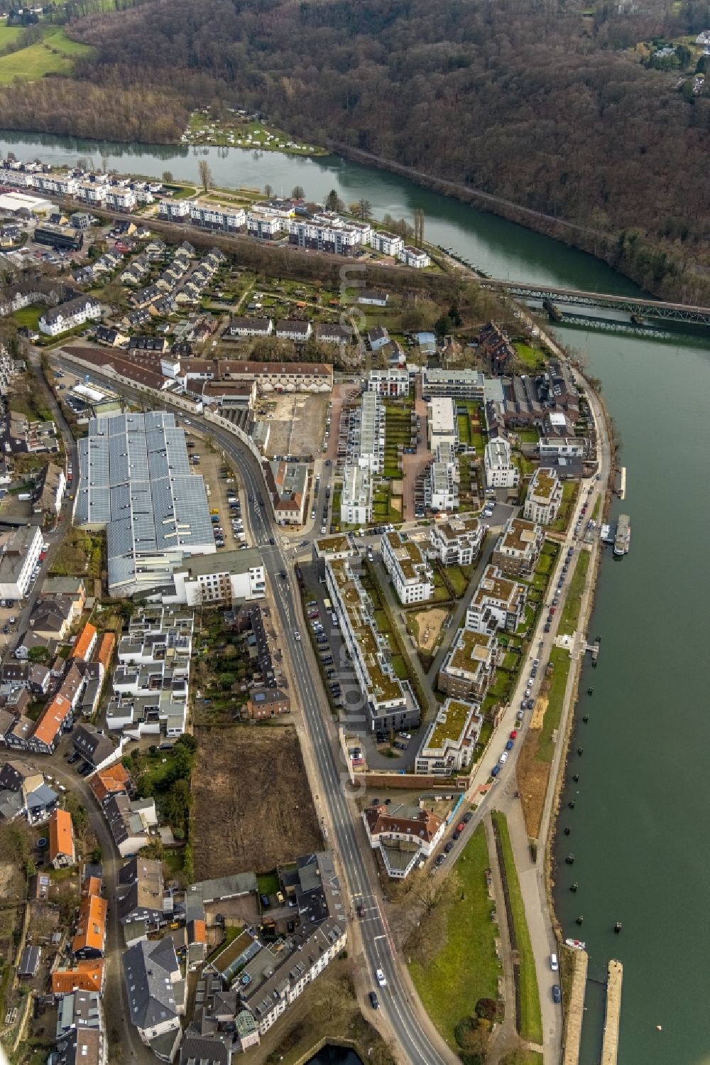 Essen from the bird's eye view: Residential area of the terraced housing estate on the between the Ringstrasse and the Bachstrasse in Essen at Ruhrgebiet in the state North Rhine-Westphalia, Germany