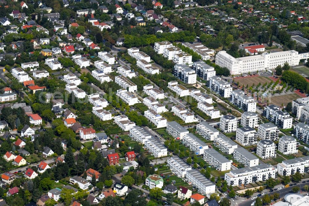 Berlin from the bird's eye view: Residential area a row house settlement Steglitzer ParkQuartier on William-H.-Tunner-Strasse in the district Steglitz in Berlin, Germany