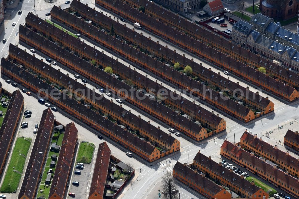 Aerial photograph Kopenhagen - Residential area a row house settlement Store Kongensgade in Copenhagen in Region Hovedstaden, Denmark