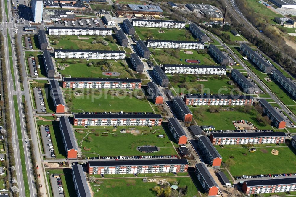 Ballerup from the bird's eye view: Residential area a row house settlement Sydbuen - Hedeparken in Ballerup in Region Hovedstaden, Denmark