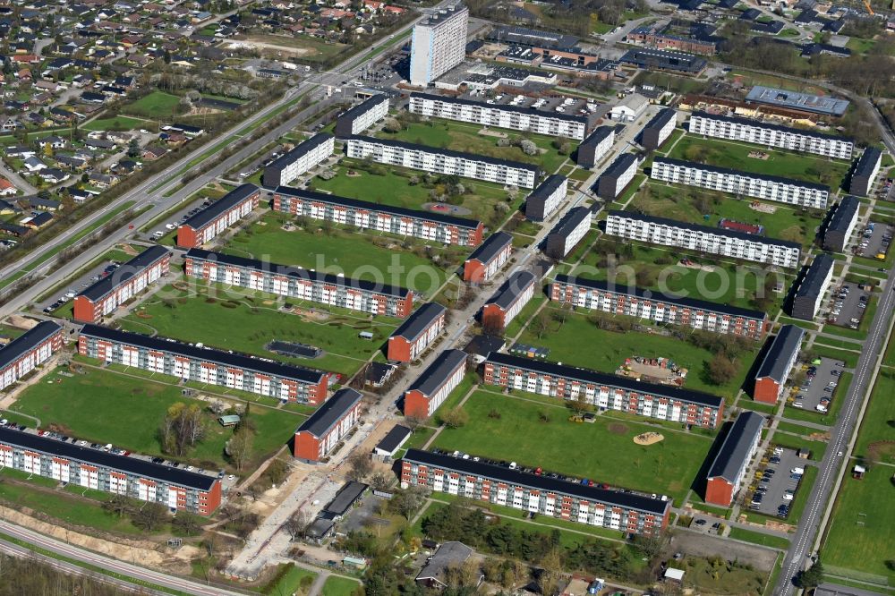 Ballerup from above - Residential area a row house settlement Sydbuen - Hedeparken in Ballerup in Region Hovedstaden, Denmark