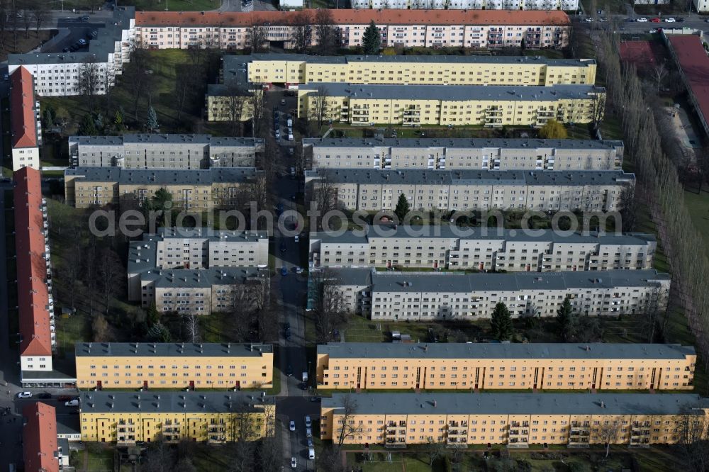 Magdeburg from the bird's eye view: Residential area a row house settlement Walbecker Strasse - Hohendodeleber Strasse in the district Stadtfeld West in Magdeburg in the state Saxony-Anhalt