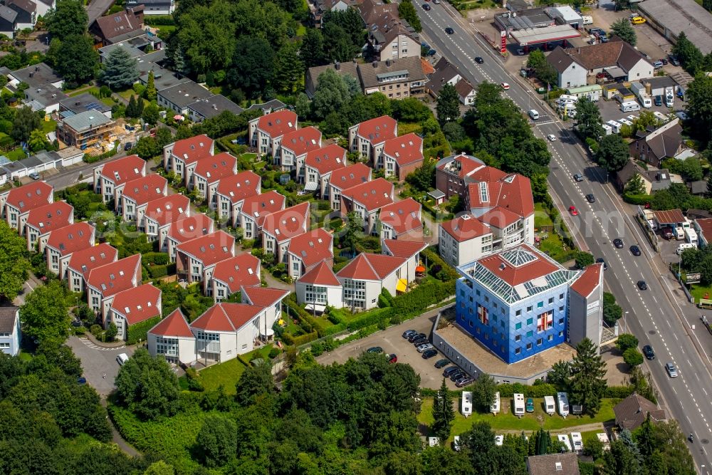 Mülheim an der Ruhr from the bird's eye view: Residential area a row house settlement Westkappeller Ring in Muelheim on the Ruhr in the state North Rhine-Westphalia