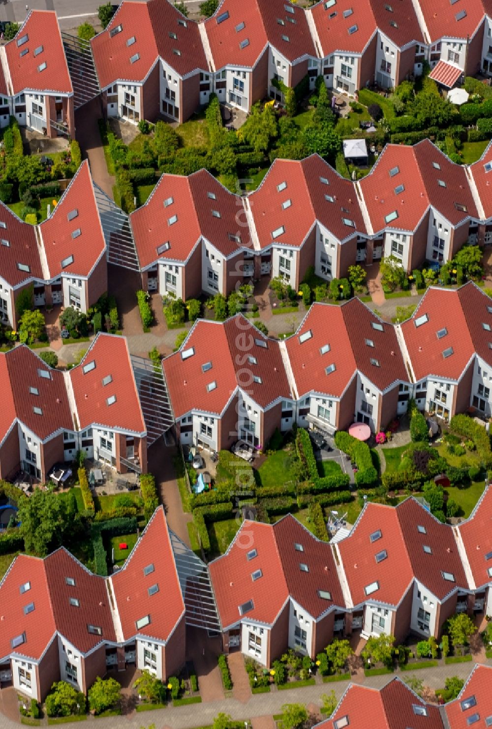 Aerial photograph Mülheim an der Ruhr - Residential area a row house settlement Westkappeller Ring in Muelheim on the Ruhr in the state North Rhine-Westphalia