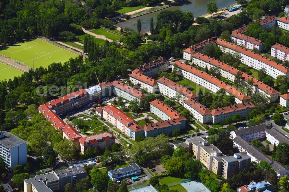 Berlin from the bird's eye view: Residential area a row house settlement Westphalweg - Pruehssstrasse in the district Mariendorf in Berlin, Germany