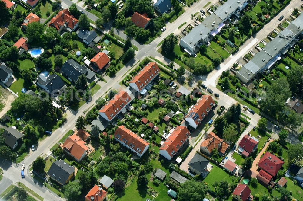 Berlin from above - Residential area a row house settlement Wilhelmsmuehlenweg - Neuenhagener Strasse - Thorner Strasse in Berlin, Germany