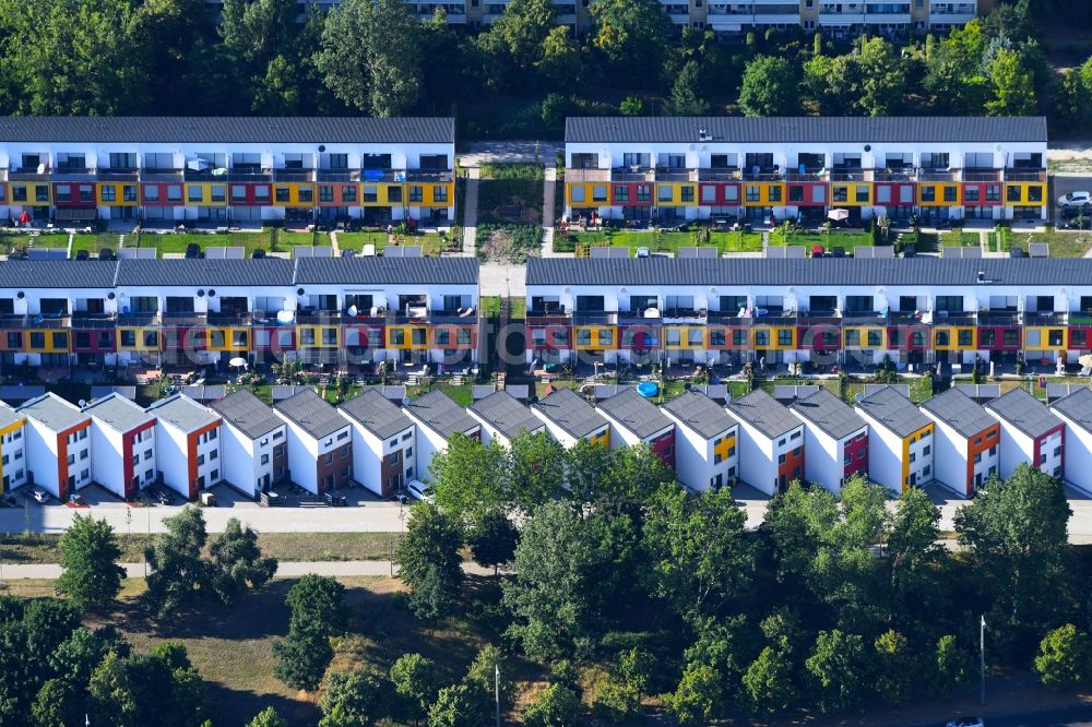 Aerial photograph Berlin - Residential area a row house settlement between Gensinger Strasse and Alt Friedrichsfeld in Wohngebiet Gensinger Viertel in the district Lichtenberg in Berlin, Germany