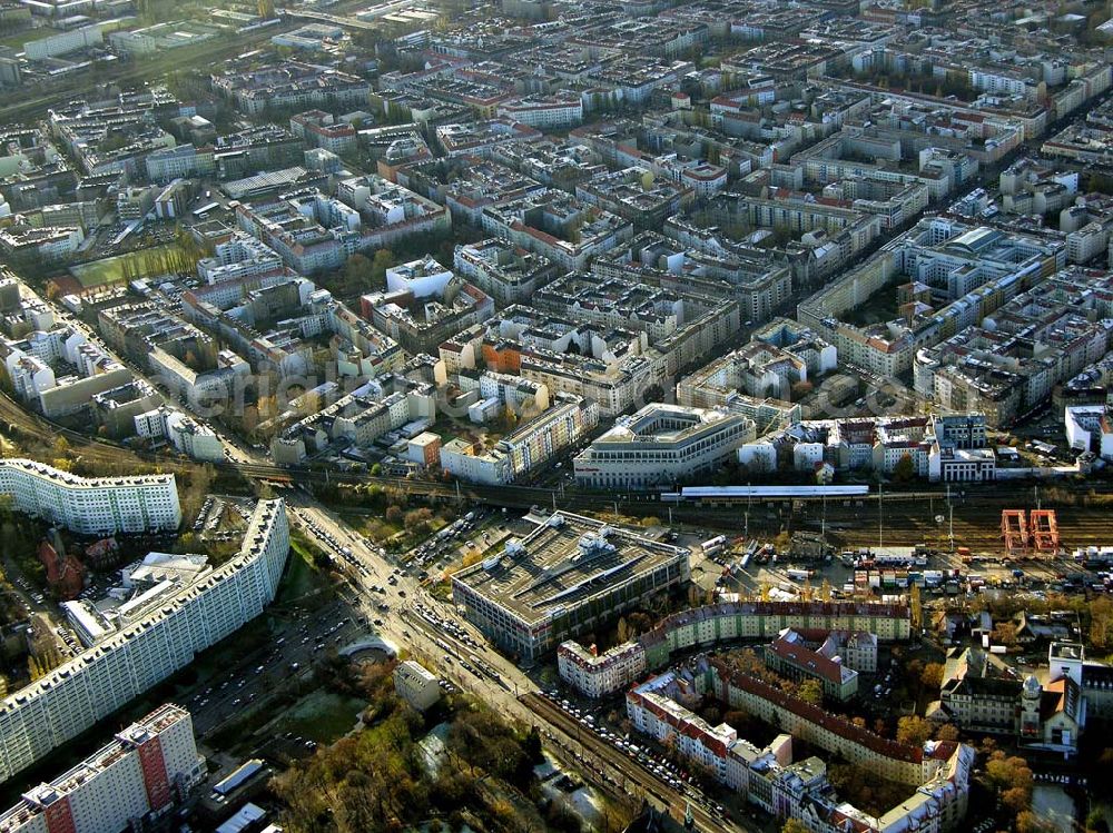 Berlin - Lichtenberg from the bird's eye view: 19.11.2004 BERLIN Wohngebiet am Ring-Center 1 und 2 an der Möllendorfstraße in Berlin - Lichtenberg