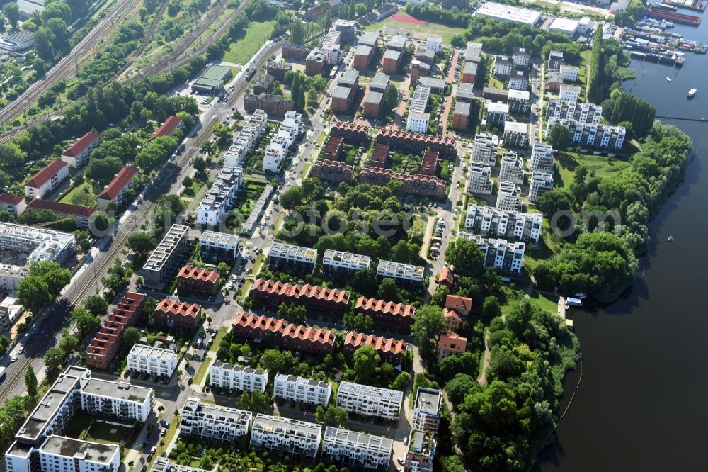 Aerial photograph Berlin - Residential area on Rummelsburger bank, part of Rummelsburger bay with the Rummelsburger lake in Berlin