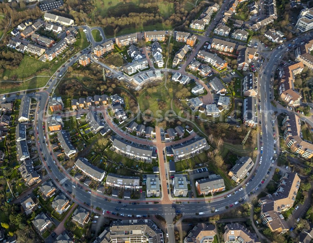 Aerial photograph Mülheim - Residential Saarn and Saarner center with concentric development in Mülheim in the state of North Rhine-Westphalia