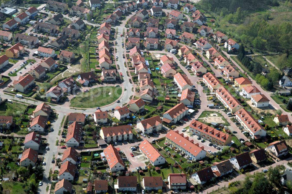 Aerial image SCHILDOW - Blick auf das neu errichtete Wohngebiet Schildower Pfaffenwald der Schildow Wohnungsbau GmbH & Co KG an der Franz-Schmidt-Straße 30 in 16552 Schildow / Brandenburg (nördlich von Berlin - Pankow). Tel.: 033056-89857