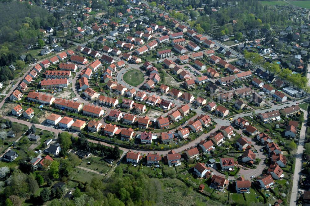 Aerial image SCHILDOW - Blick auf das neu errichtete Wohngebiet Schildower Pfaffenwald der Schildow Wohnungsbau GmbH & Co KG an der Franz-Schmidt-Straße 30 in 16552 Schildow / Brandenburg (nördlich von Berlin - Pankow). Tel.: 033056-89857