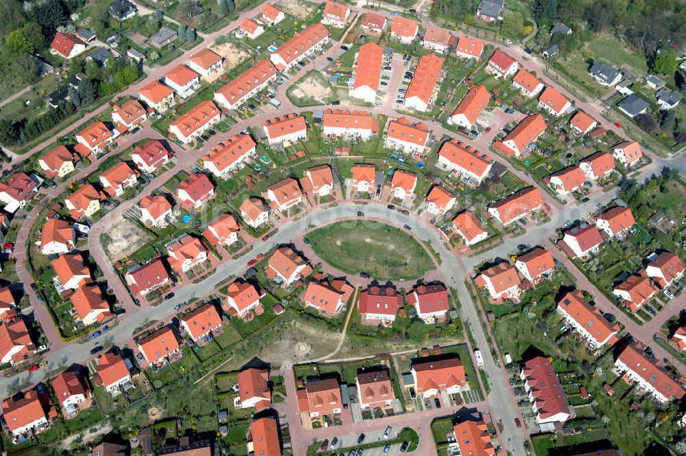 Aerial image SCHILDOW - Blick auf das neu errichtete Wohngebiet Schildower Pfaffenwald der Schildow Wohnungsbau GmbH & Co KG an der Franz-Schmidt-Straße 30 in 16552 Schildow / Brandenburg (nördlich von Berlin - Pankow). Tel.: 033056-89857