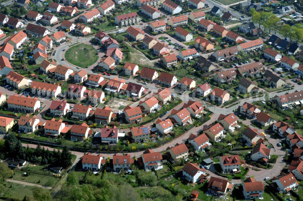 Aerial photograph SCHILDOW - Blick auf das neu errichtete Wohngebiet Schildower Pfaffenwald der Schildow Wohnungsbau GmbH & Co KG an der Franz-Schmidt-Straße 30 in 16552 Schildow / Brandenburg (nördlich von Berlin - Pankow). Tel.: 033056-89857