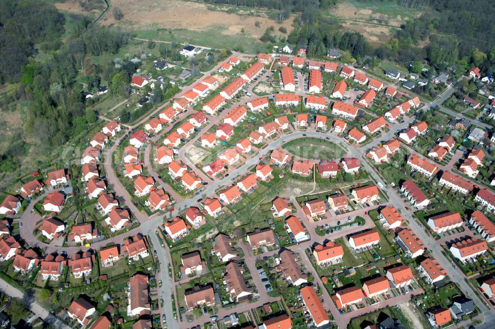 Aerial image SCHILDOW - Blick auf das neu errichtete Wohngebiet Schildower Pfaffenwald der Schildow Wohnungsbau GmbH & Co KG an der Franz-Schmidt-Straße 30 in 16552 Schildow / Brandenburg (nördlich von Berlin - Pankow). Tel.: 033056-89857