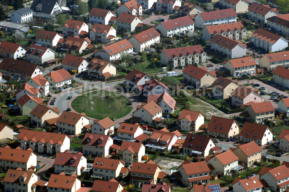 Aerial image SCHILDOW - Blick auf das neu errichtete Wohngebiet Schildower Pfaffenwald der Schildow Wohnungsbau GmbH & Co KG an der Franz-Schmidt-Straße 30 in 16552 Schildow / Brandenburg (nördlich von Berlin - Pankow). Tel.: 033056-89857