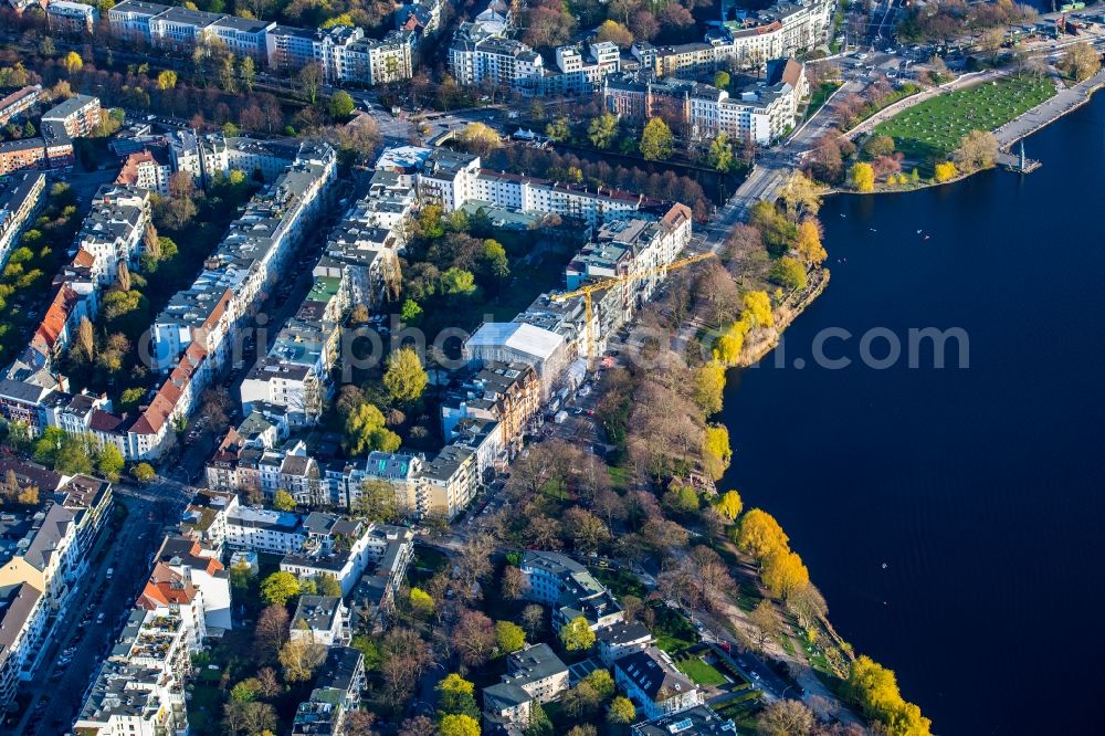 Aerial image Hamburg - Residential area Schwanenwiek on the Outer Alster in the district of Uhlenhorst in Hamburg, Germany