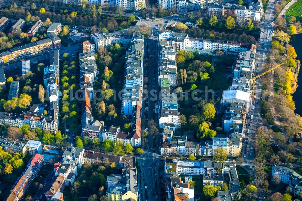 Aerial image Hamburg - Residential area Schwanenwiek on the Outer Alster in the district of Uhlenhorst in Hamburg, Germany