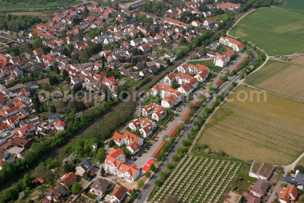 Aerial photograph Nieder-Olm - Residential area in the South of Nieder-Olm in the state Rhineland-Palatinate. The town is located in the county district of Mainz-Bingen, in the region of Mainzer Becken. The urban area consists of wooded residential areas and single family houses and is surrounded by fields