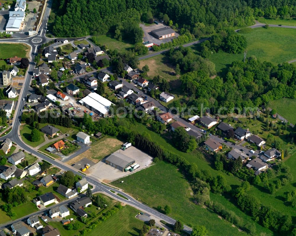 Aerial image Moschheim - Residential area in the South of Moschheim in the state of Rhineland-Palatinate. The borough and municipiality is located in the county district of Westerwaldkreis in the low mountain range of Westerwald - the so called Kannenbaeckerland. Moschheim is surrounded by agricultural land and meadows