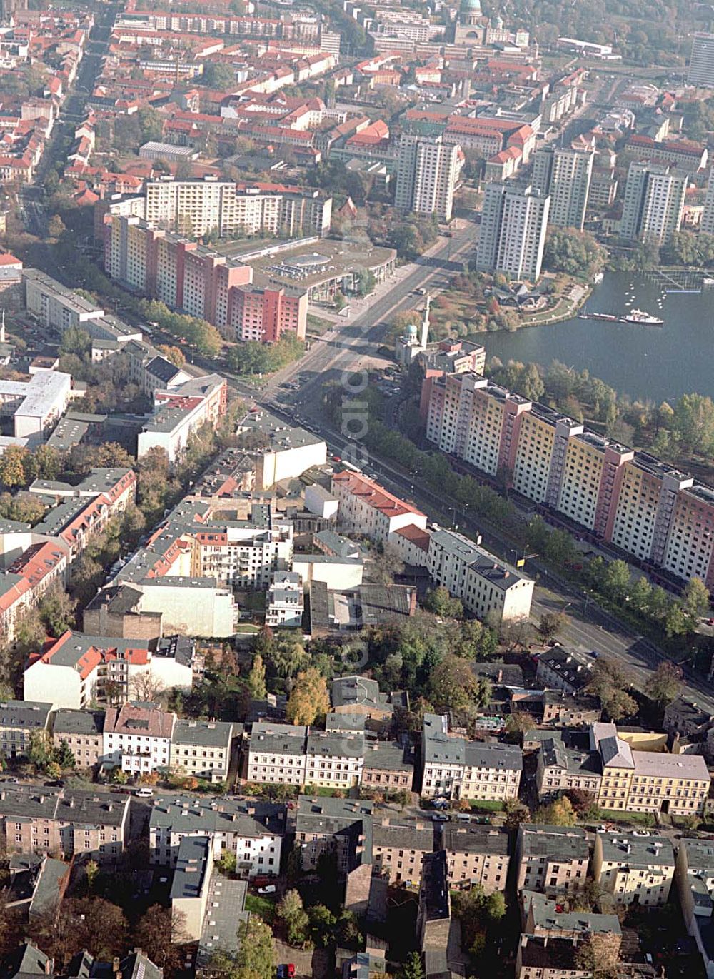 Aerial image Potsdam - Wohngebiet an der Sellostraße 23 a, am Fuße des Parkes Sanssouci in Potsdam