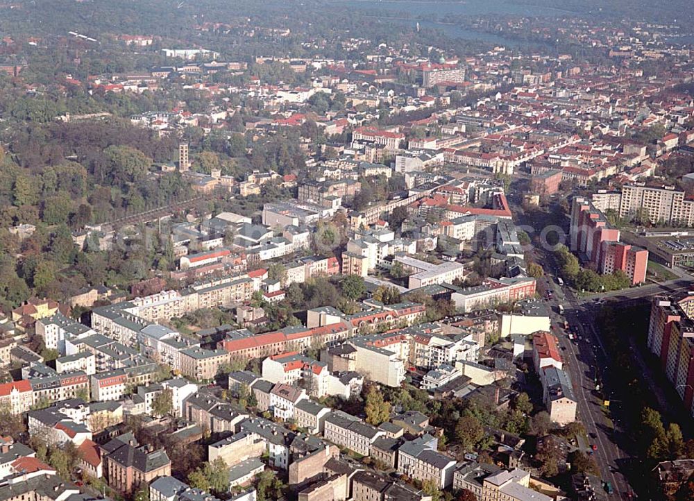 Aerial photograph Potsdam - Wohngebiet an der Sellostraße 23 a, am Fuße des Parkes Sanssouci in Potsdam