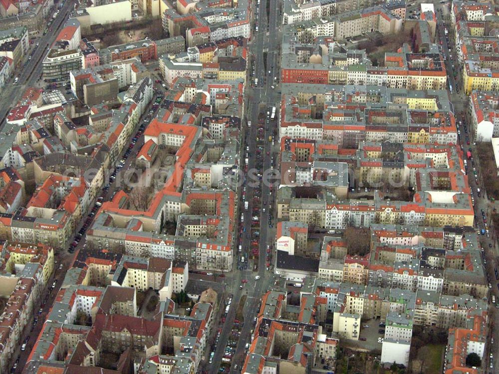 Berlin/ Neukölln from above - Blick auf die Wohngebiete im Bereich Sonnenallee, Weichselstraße, Pannierstraße, Fuldastraße und Reuterstraße in Berlin - Neukölln.