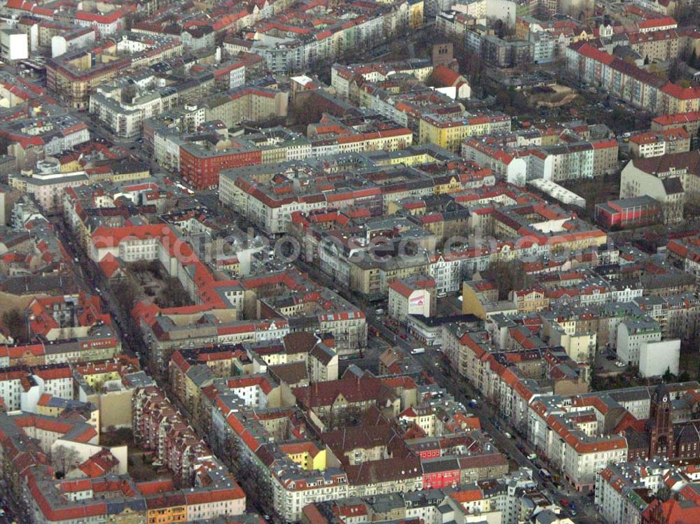 Berlin/ Neukölln from the bird's eye view: Blick auf die Wohngebiete im Bereich Sonnenallee, Weichselstraße, Pannierstraße, Fuldastraße und Reuterstraße in Berlin - Neukölln.