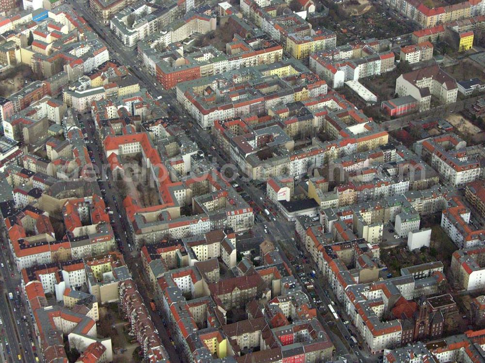 Berlin/ Neukölln from above - Blick auf die Wohngebiete im Bereich Sonnenallee, Weichselstraße, Pannierstraße, Fuldastraße und Reuterstraße in Berlin - Neukölln.