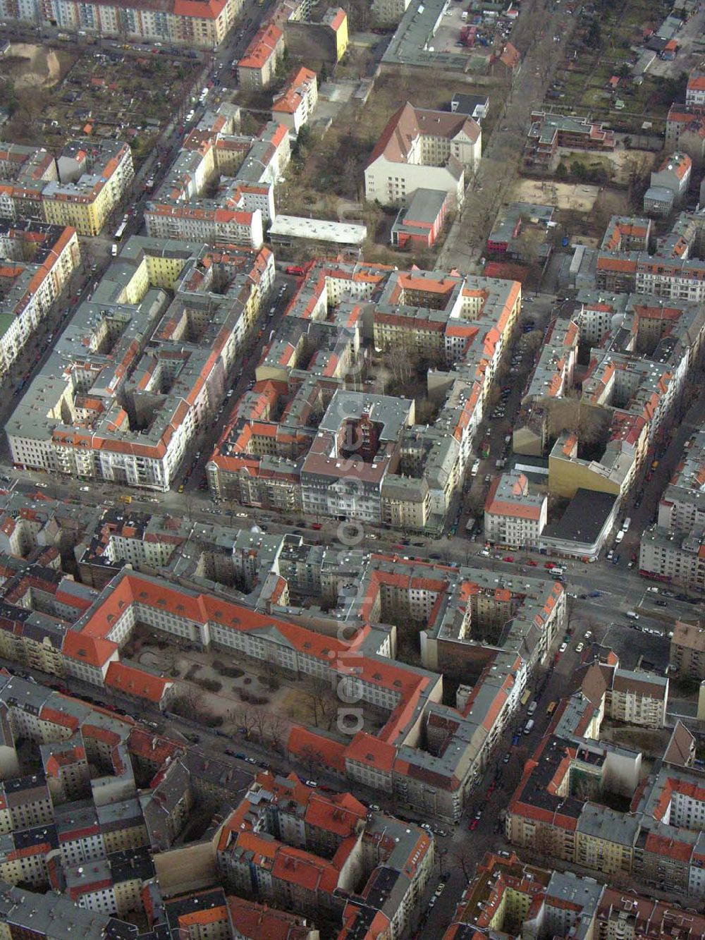 Berlin/ Neukölln from above - Blick auf die Wohngebiete im Bereich Sonnenallee, Weichselstraße, Pannierstraße, Fuldastraße und Reuterstraße in Berlin - Neukölln.