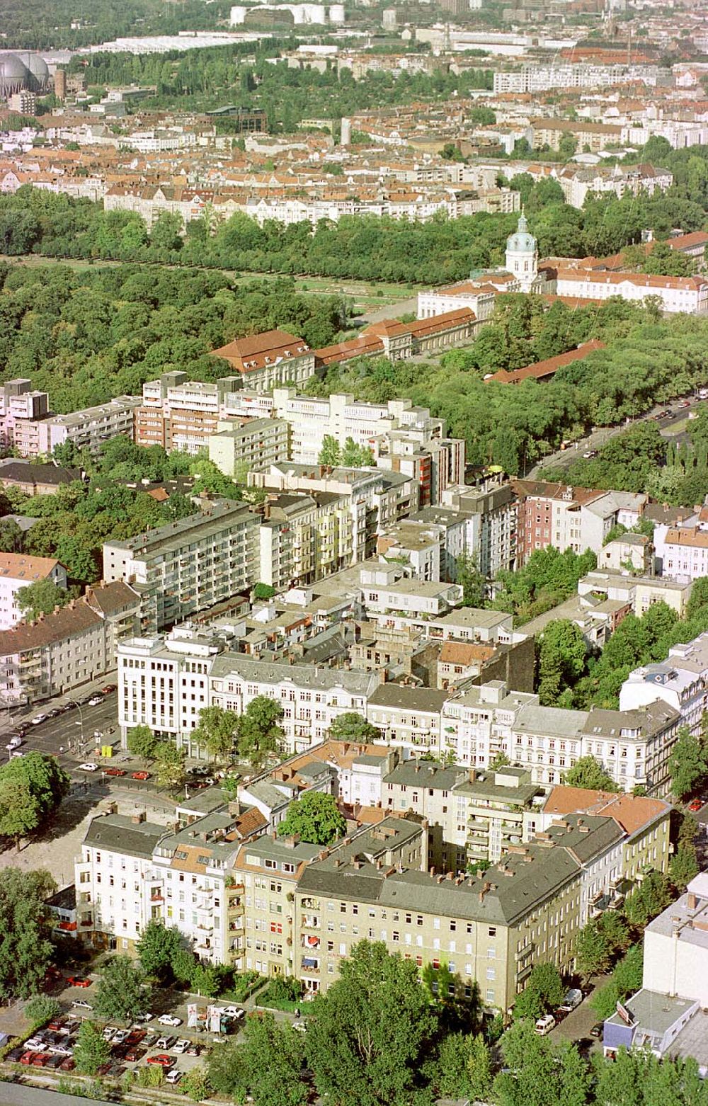 Berlin from the bird's eye view: Wohngebiet Sophie-Charlotte-Straße in Berlin-Charlottenburg.