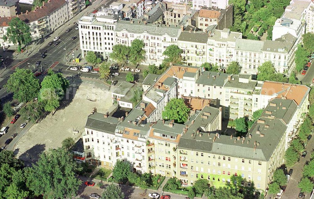 Aerial photograph Berlin - Wohngebiet Sophie-Charlotte-Straße in Berlin-Charlottenburg.