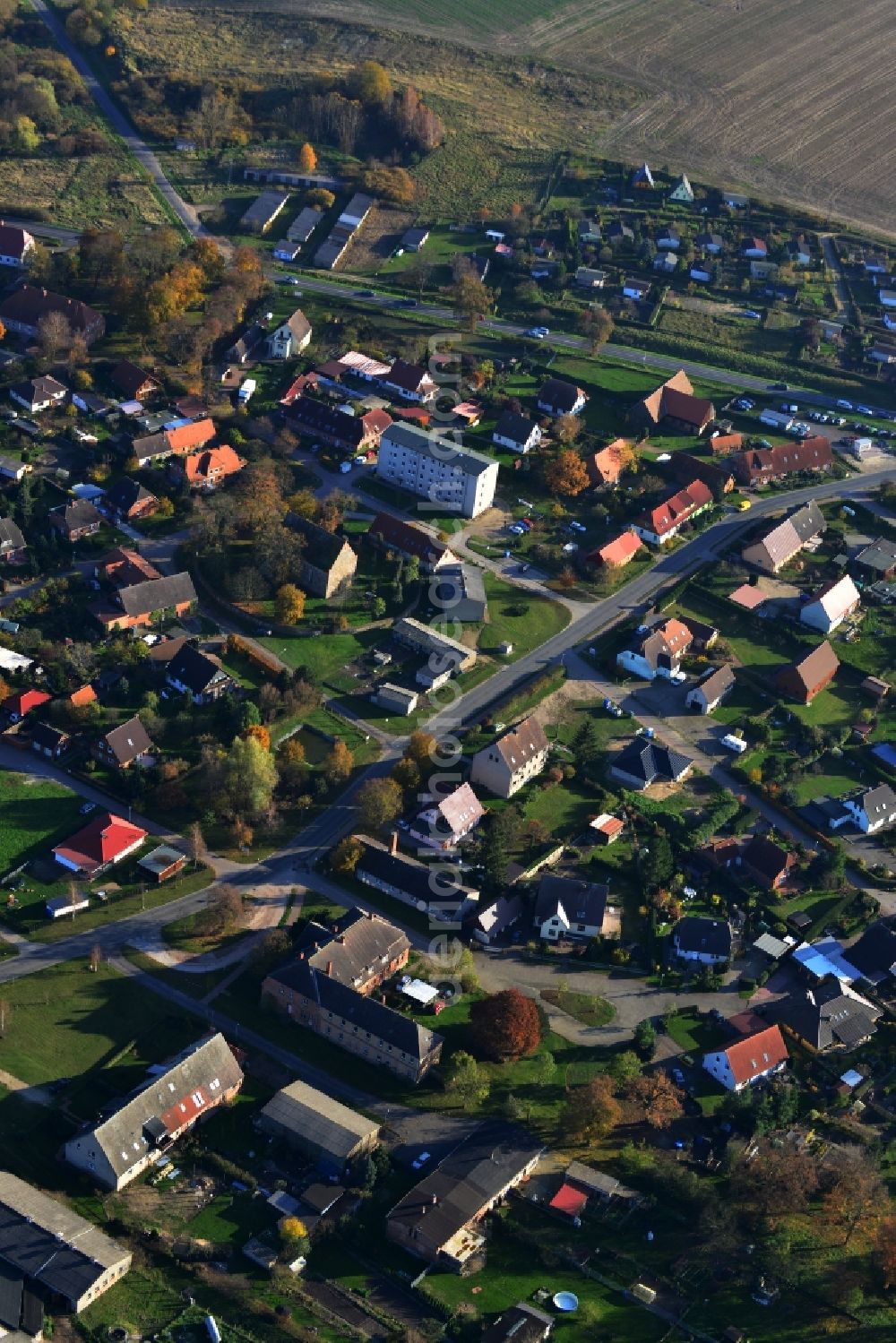 Aerial image Sponholz - Residential area with single-family homes, farmhouse and church in the district Warlin. The area lies at the Anklamer Straße in Sponholz in the state of Mecklenburg-Western Pomerania