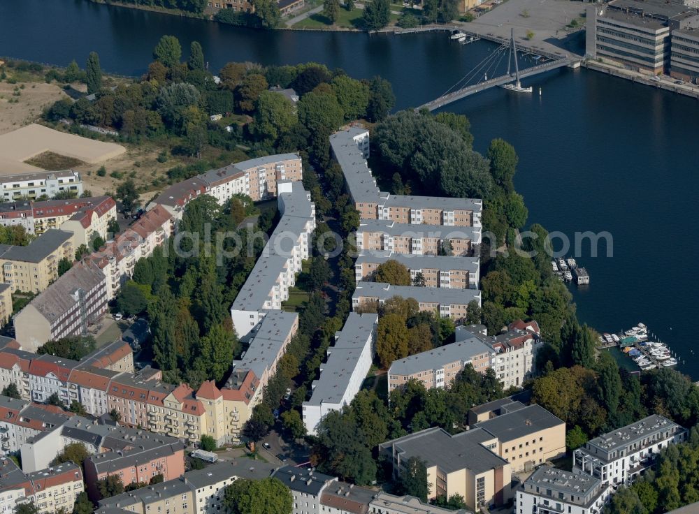 Aerial photograph Berlin - Residential area of the multi-family house settlement on Hainstrasse in the district Niederschoeneweide in Berlin, Germany