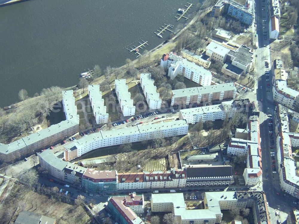 Aerial photograph Berlin - TREPTOW - Wohngebiet Spreeviertel in Berlin-Niederschöneweide. 13.03.03