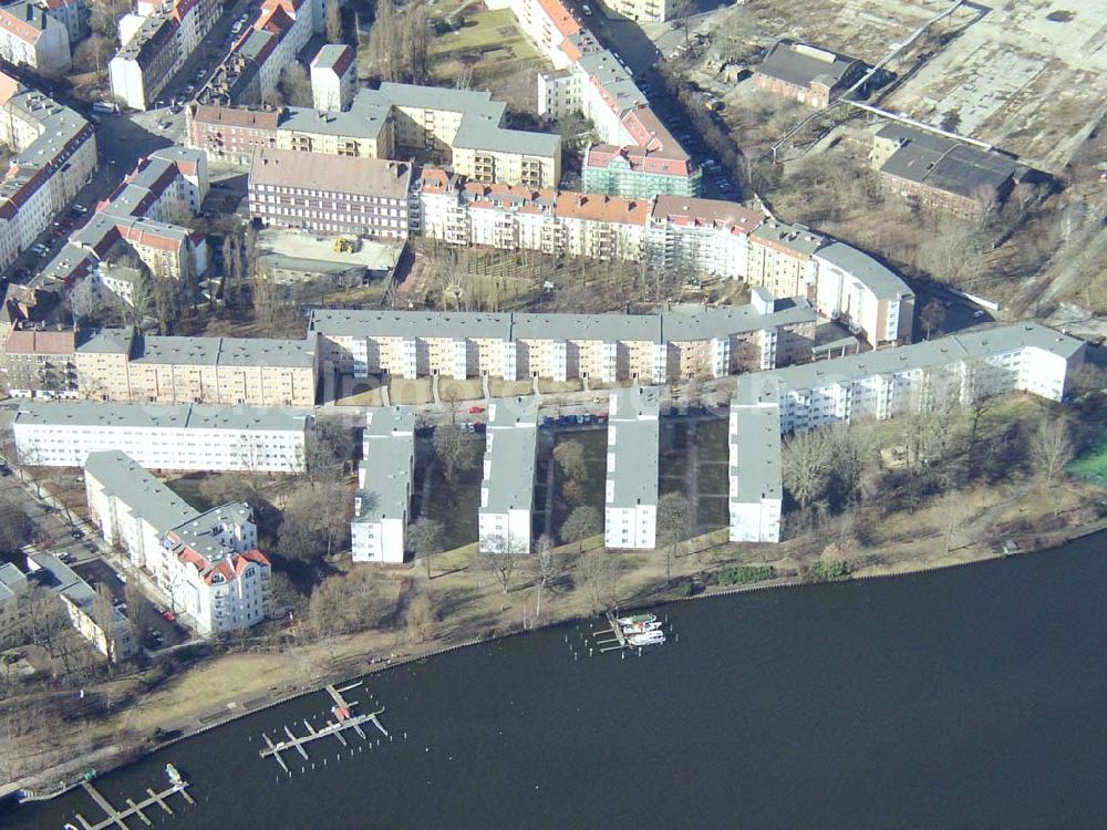 Berlin - TREPTOW from the bird's eye view: Wohngebiet Spreeviertel in Berlin-Niederschöneweide. 13.03.03