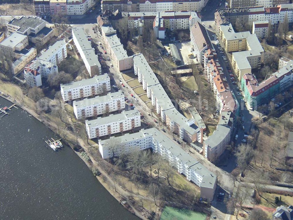 Aerial photograph Berlin - TREPTOW - Wohngebiet Spreeviertel in Berlin-Niederschöneweide. 13.03.03