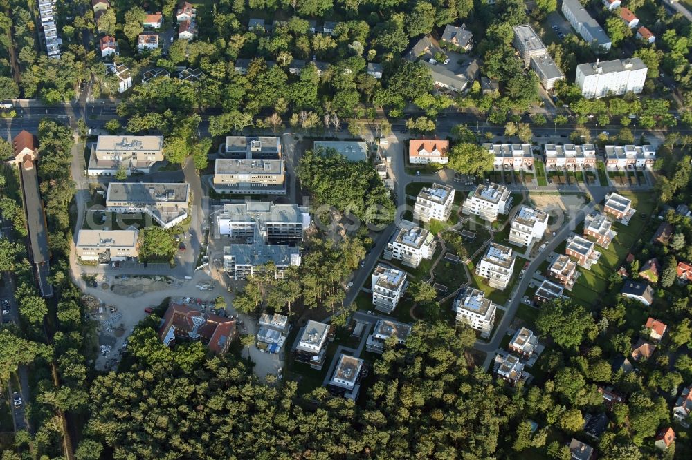 Berlin from above - Residential estate of townhouses and medical center on Oskar-Helene-Park in the district of Dahlem in Berlin. A medical center for surgery and oncology is located adjacent to the residential area