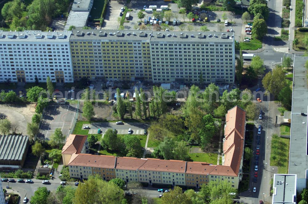 Aerial image Berlin - Blick auf das Wohngebiet an der Storkower Strasse, Alfred-Jung-Strasse und Paul-Junius-Strasse in Berlin-Lichtenberg. HERMES DESIGN