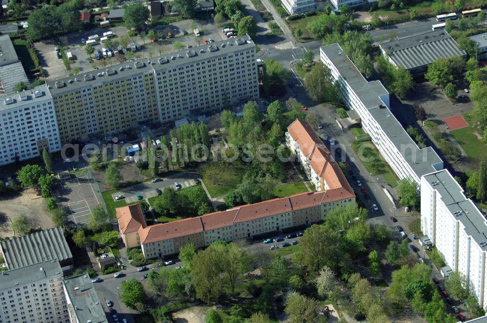 Aerial photograph Berlin - Blick auf das Wohngebiet an der Storkower Strasse, Alfred-Jung-Strasse und Paul-Junius-Strasse in Berlin-Lichtenberg. HERMES DESIGN